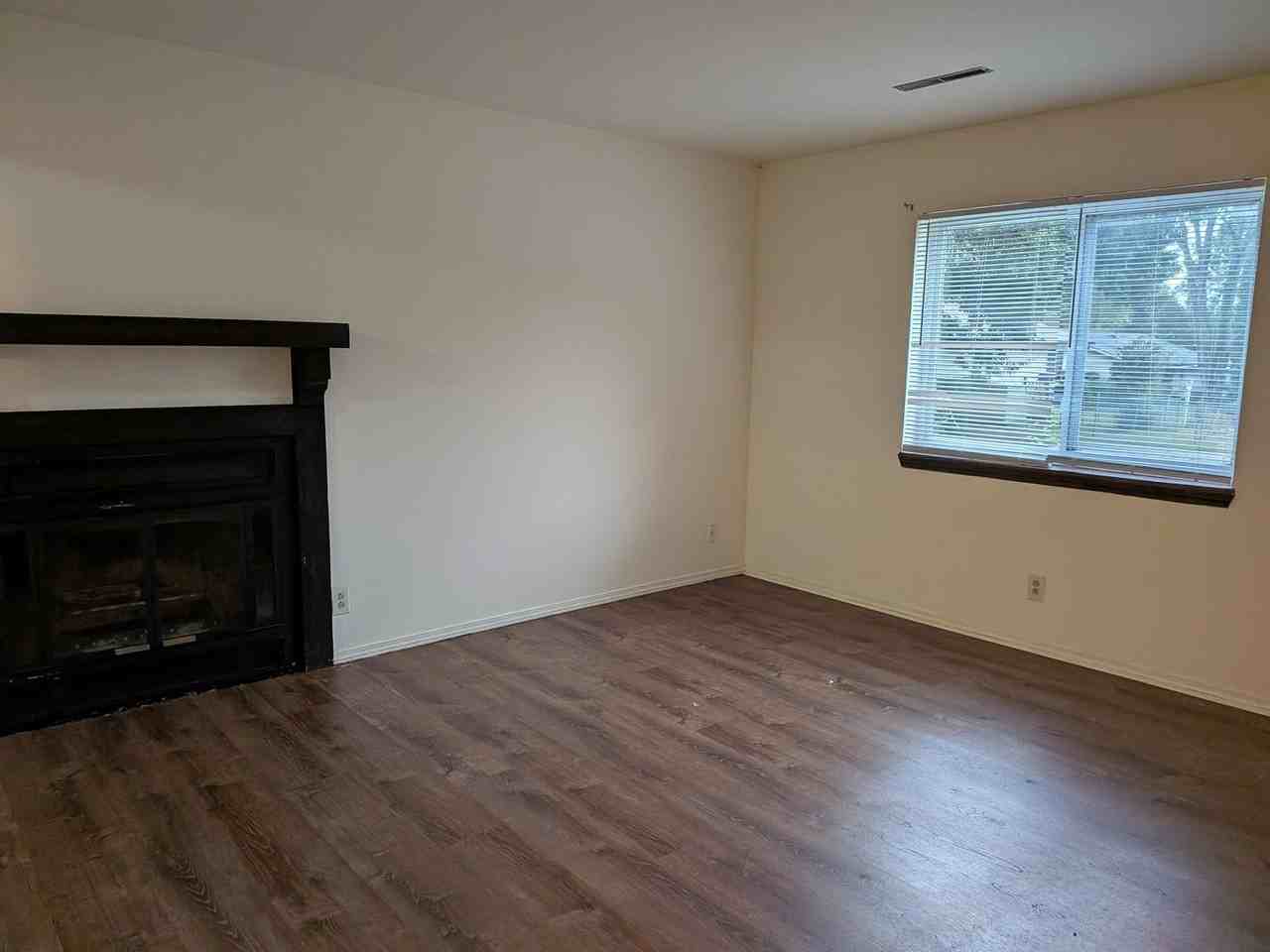 2411-2413 Kendallwood - Photo 7 of 50