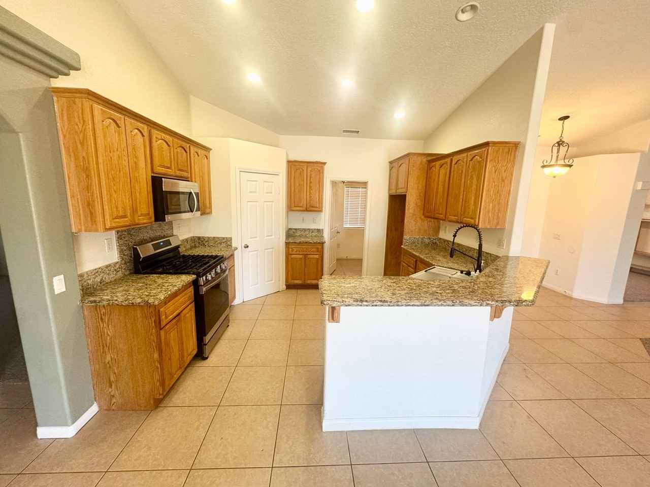 16066 Barranca Way - Photo 5 of 37