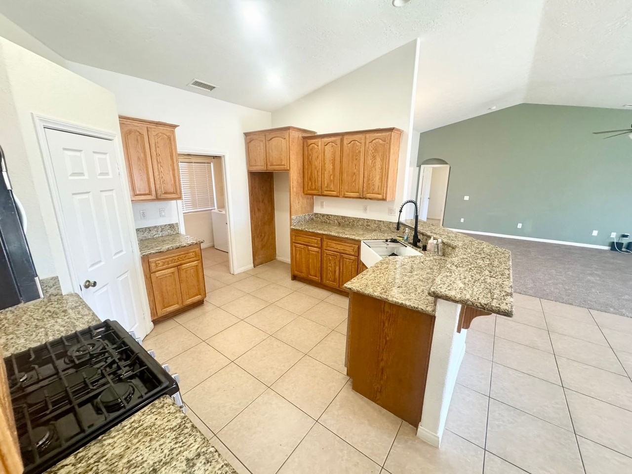 16066 Barranca Way - Photo 6 of 37