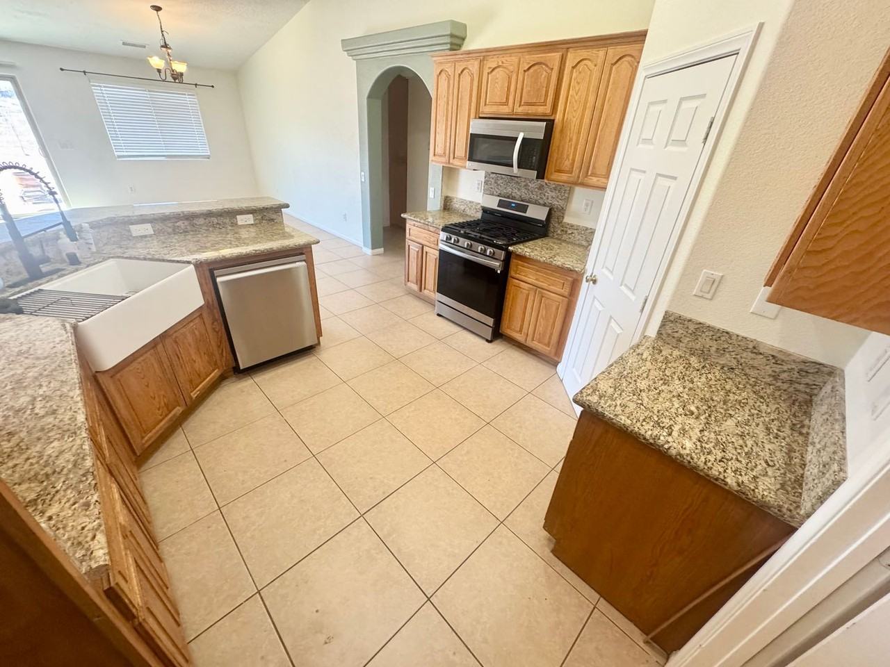16066 Barranca Way - Photo 7 of 37