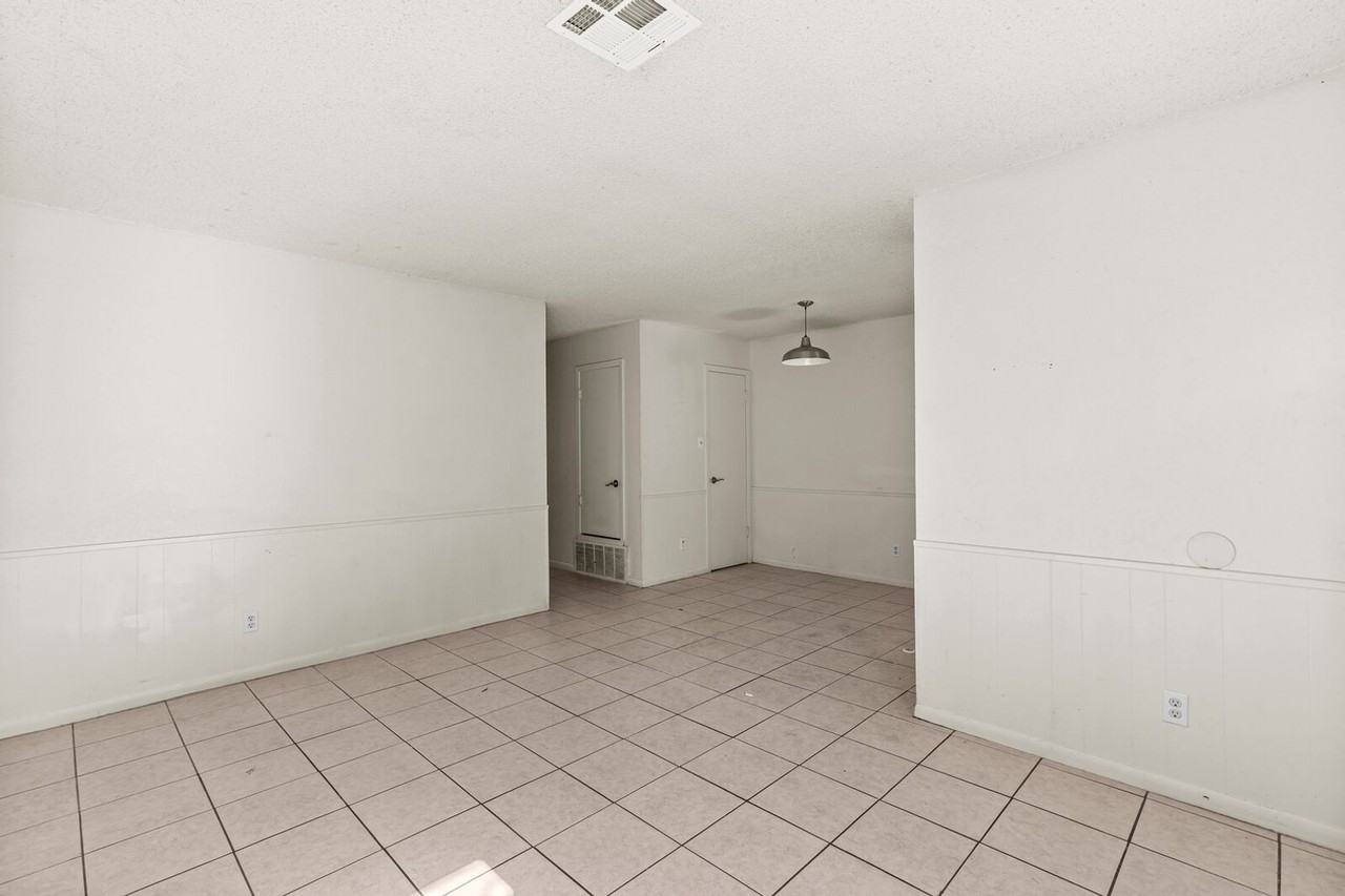 3627 Colcord Ave - Photo 2 of 10