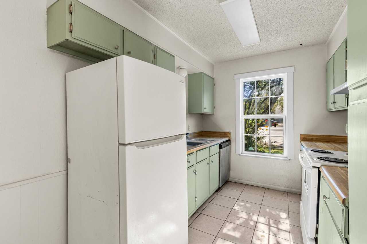 3627 Colcord Ave - Photo 3 of 10