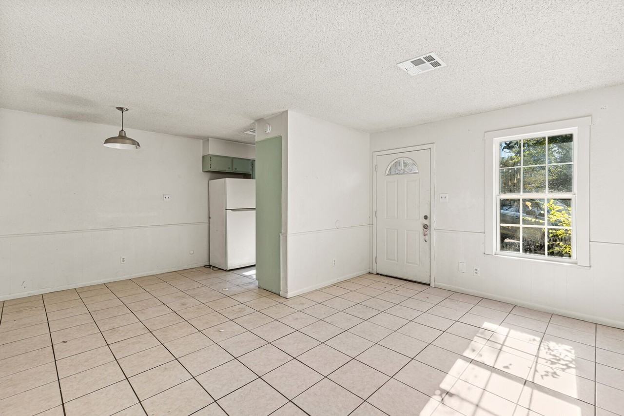 3627 Colcord Ave - Photo 6 of 10