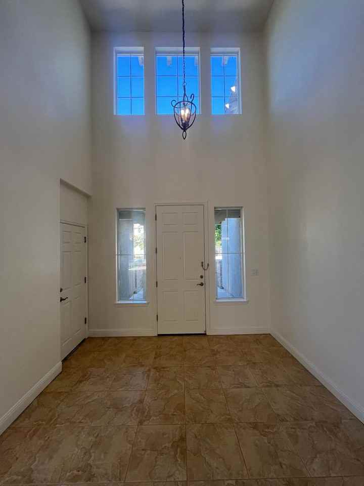 1551 Ainsworth Ln - Photo 3 of 50