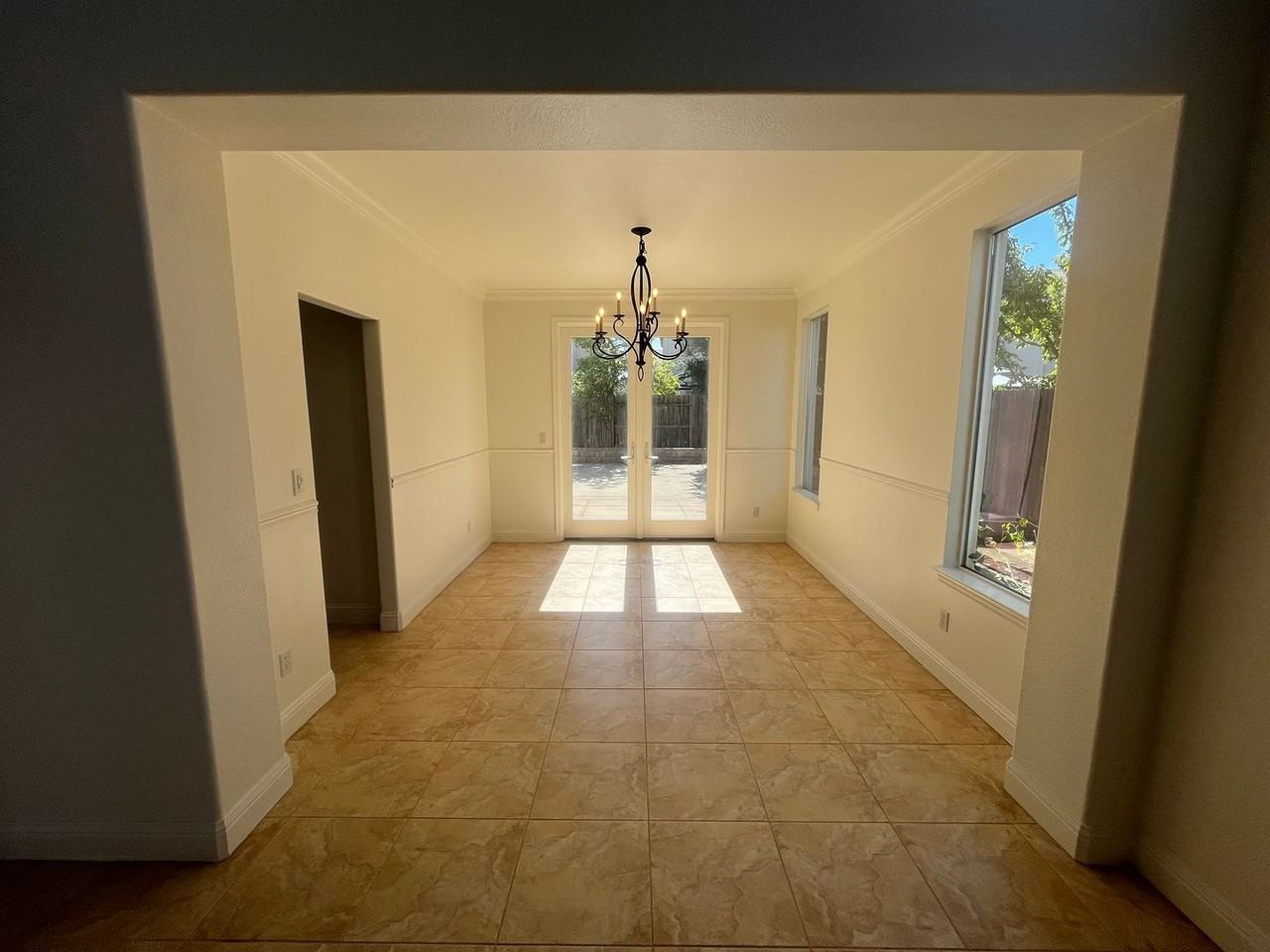 1551 Ainsworth Ln - Photo 5 of 50
