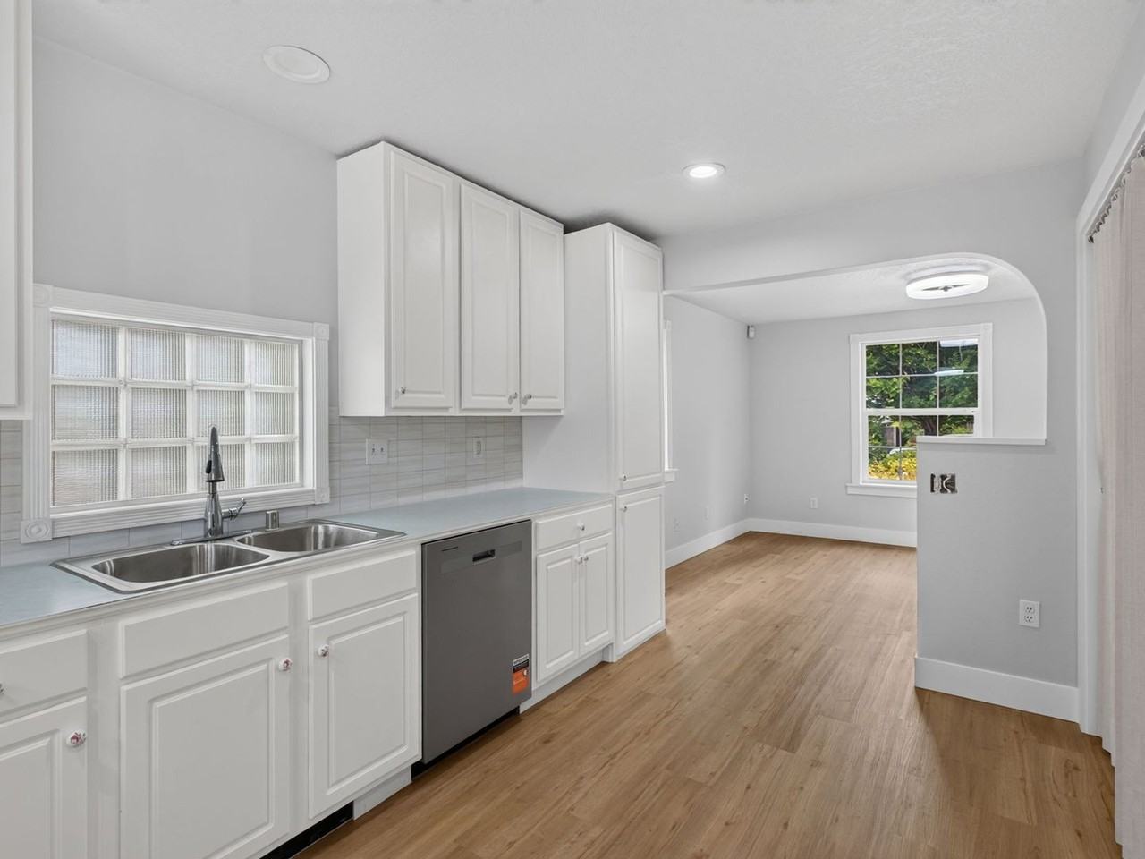 3515 Grant St - Photo 5 of 15