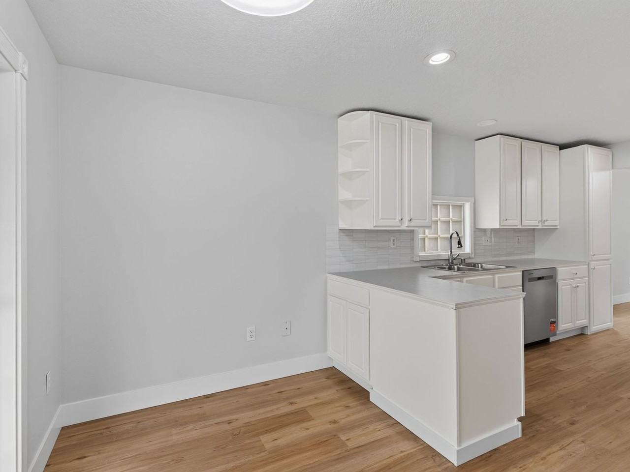 3515 Grant St - Photo 7 of 15