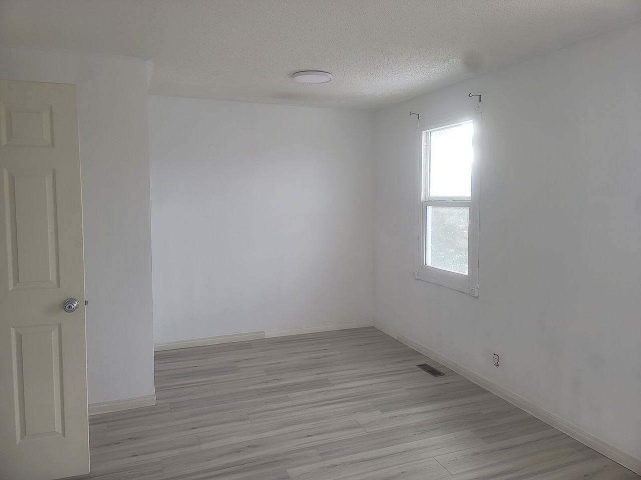 319 Falshire Way Ne - Photo 4 of 19