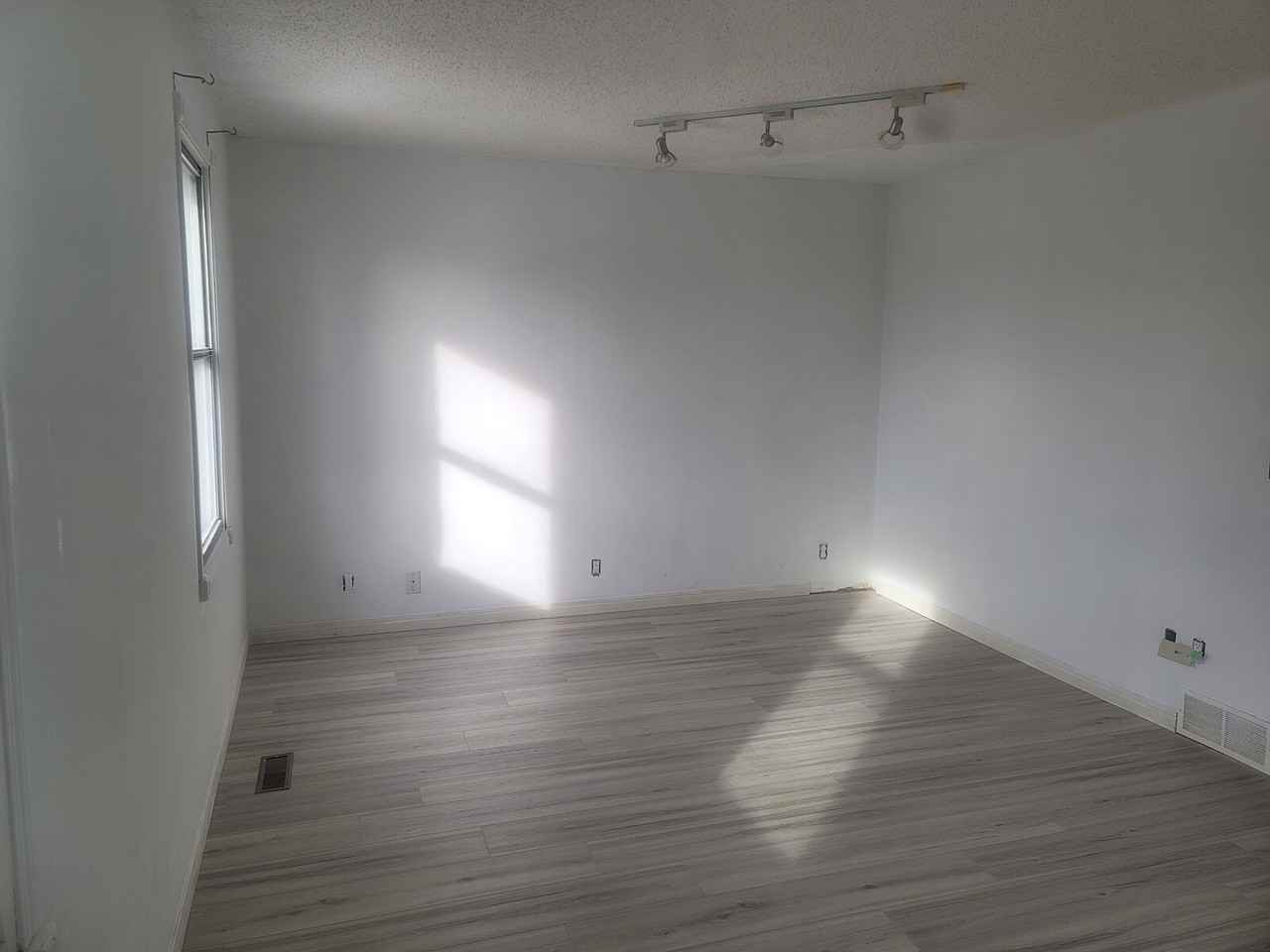319 Falshire Way Ne - Photo 6 of 19