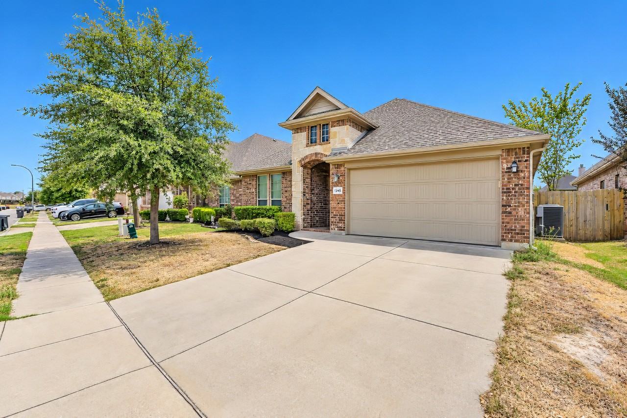 1245 Goodland Ter - Photo 2 of 36