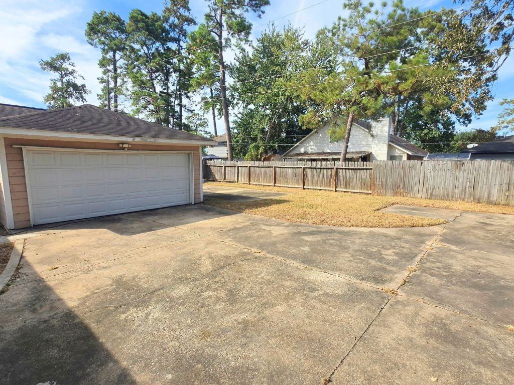 17602 Favor Bend Dr - Photo 2 of 24