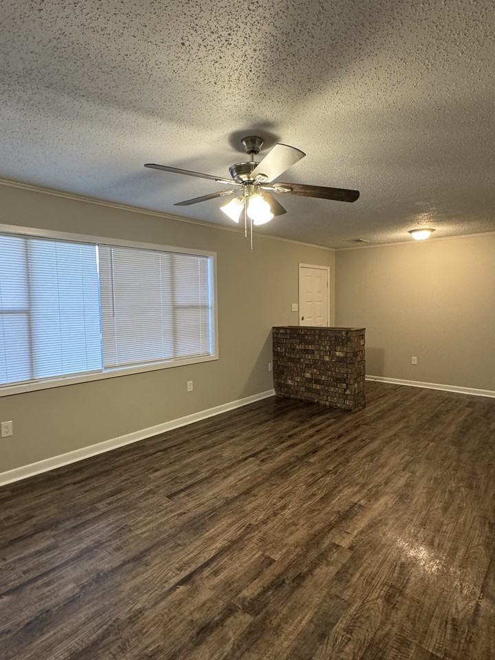 503 Hemphill Rd - Photo 2 of 10