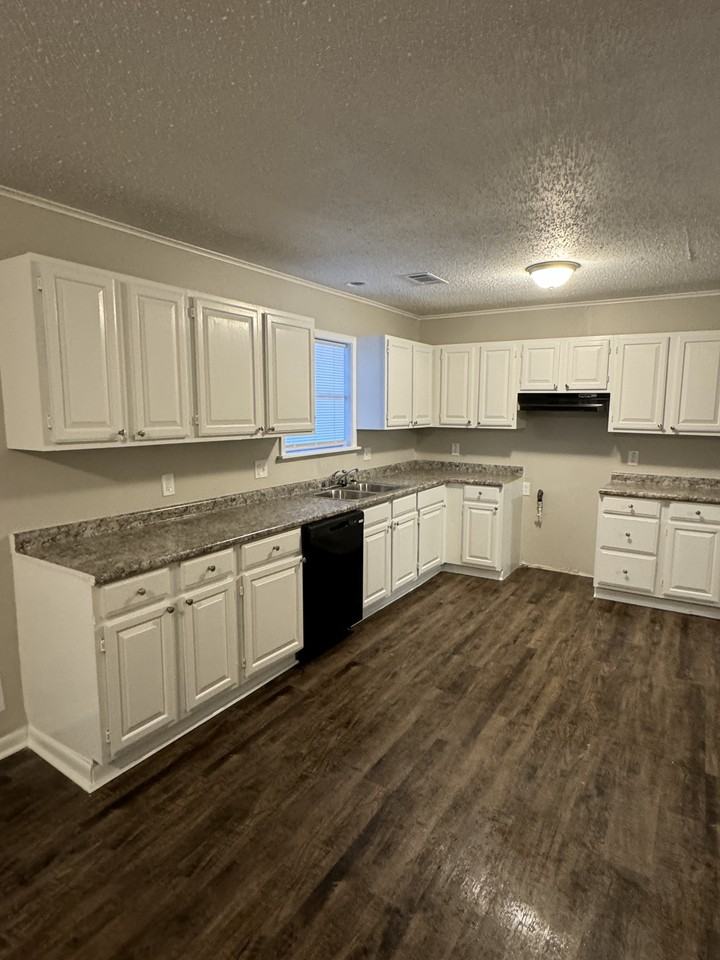 503 Hemphill Rd - Photo 3 of 10