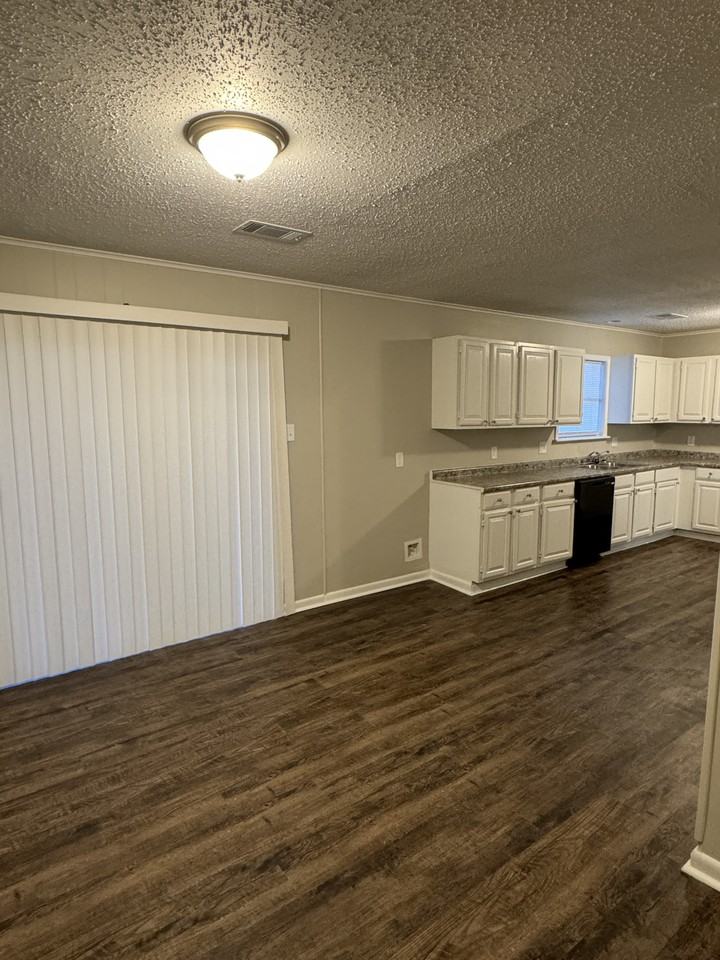503 Hemphill Rd - Photo 4 of 10
