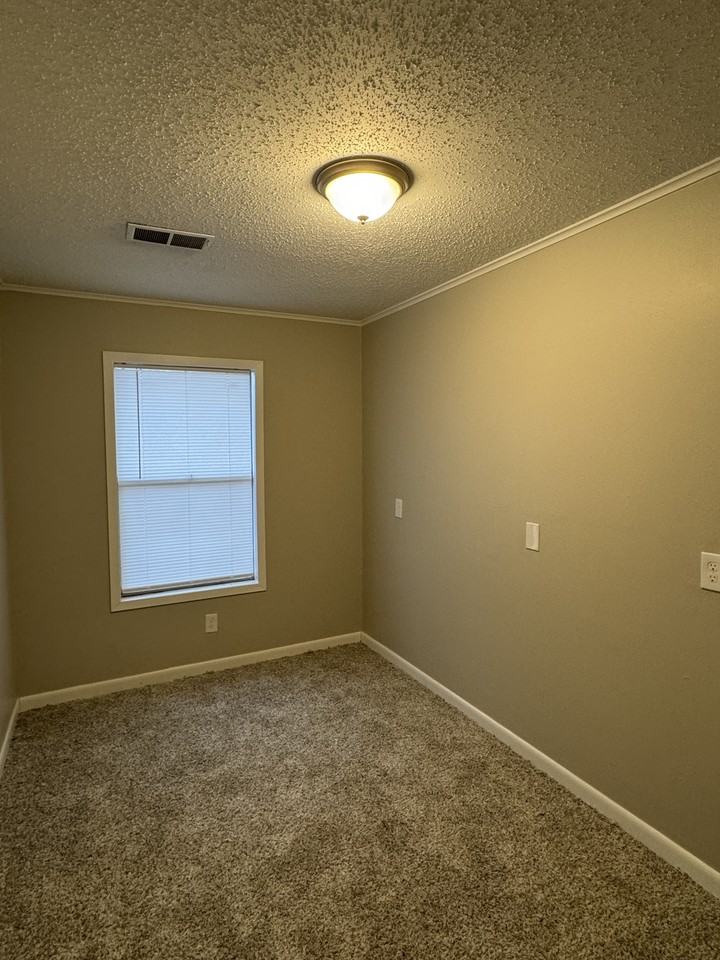 503 Hemphill Rd - Photo 5 of 10