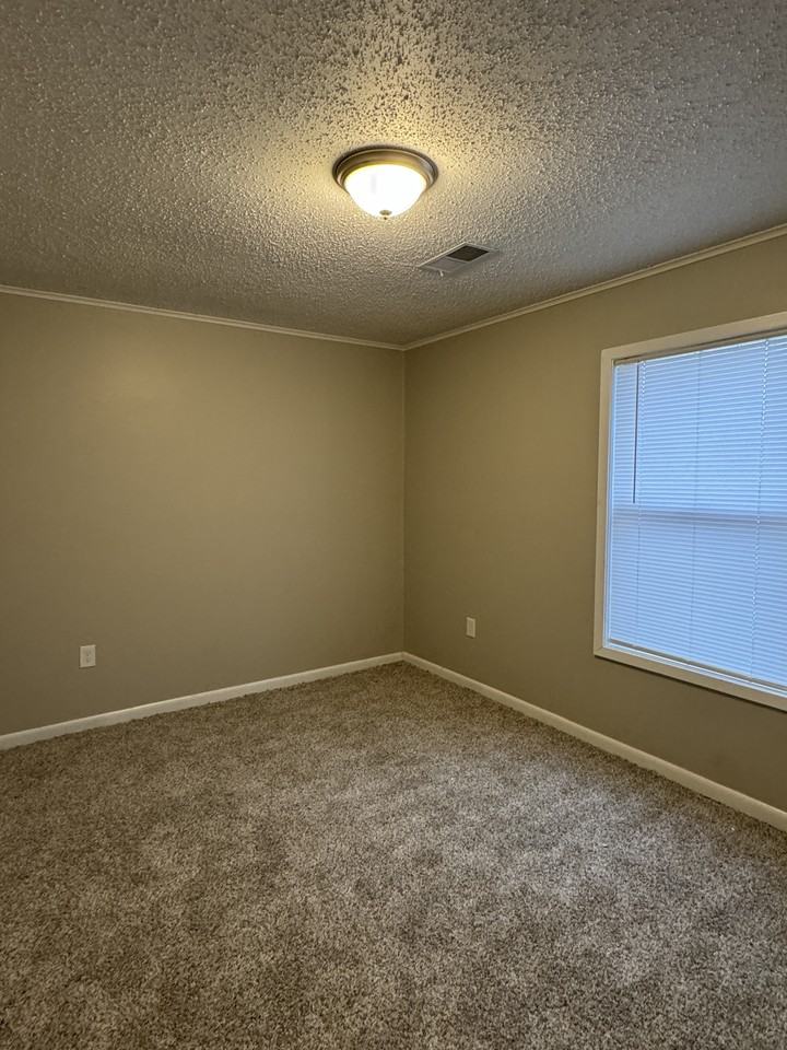 503 Hemphill Rd - Photo 6 of 10