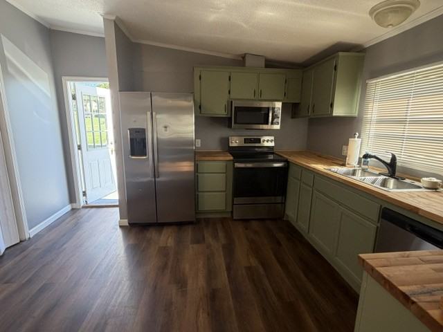 54 Garland Dr - Photo 4 of 18