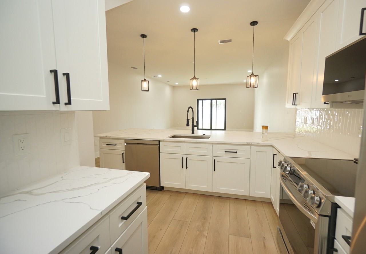 4308 W Gray St #4 - Photo 3 of 22