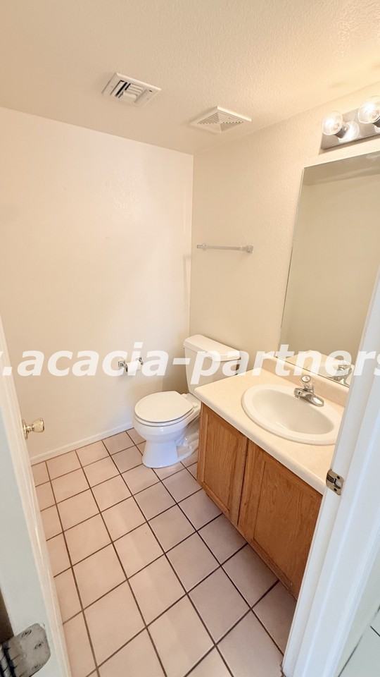 4234 E Monte Vista Dr #4 - Photo 5 of 17