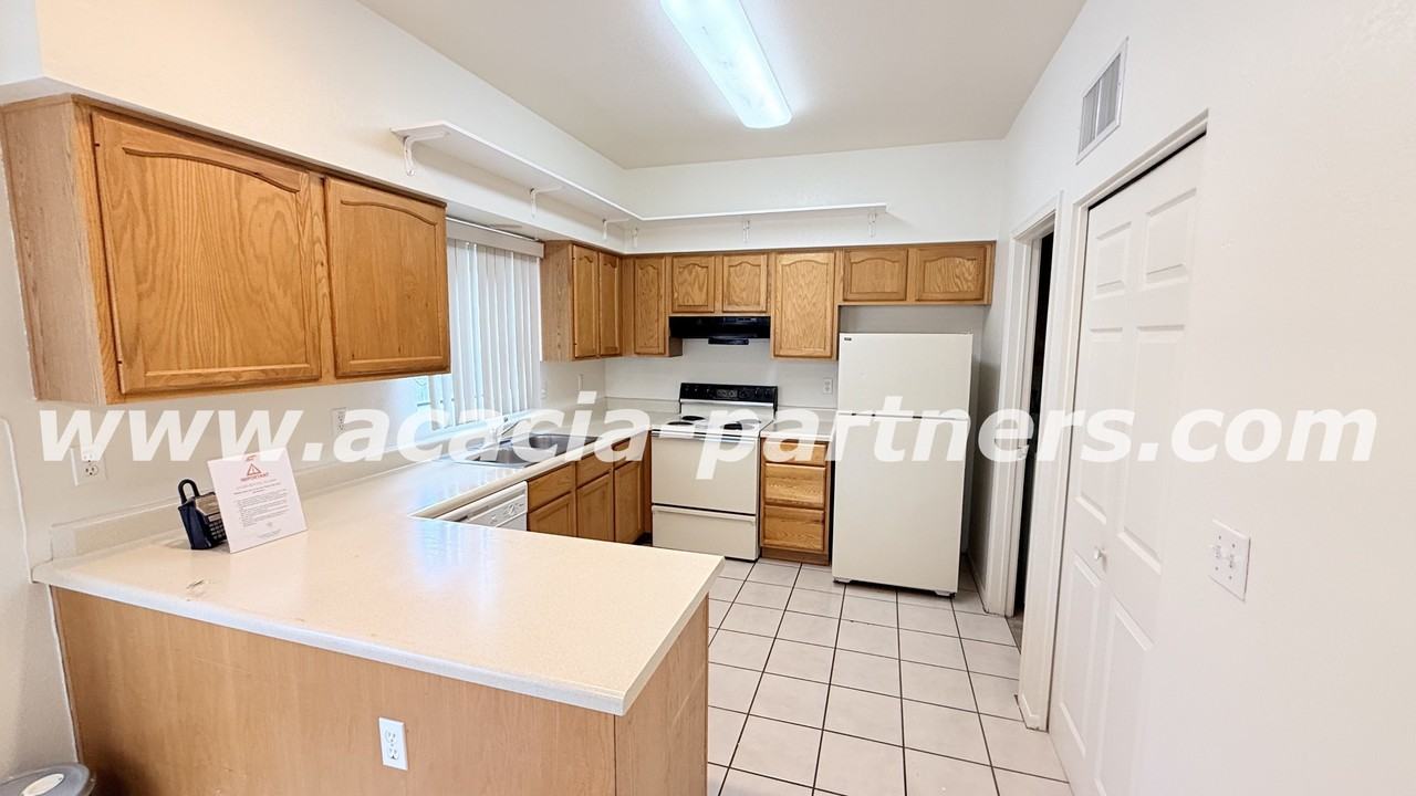 4234 E Monte Vista Dr #4 - Photo 6 of 17