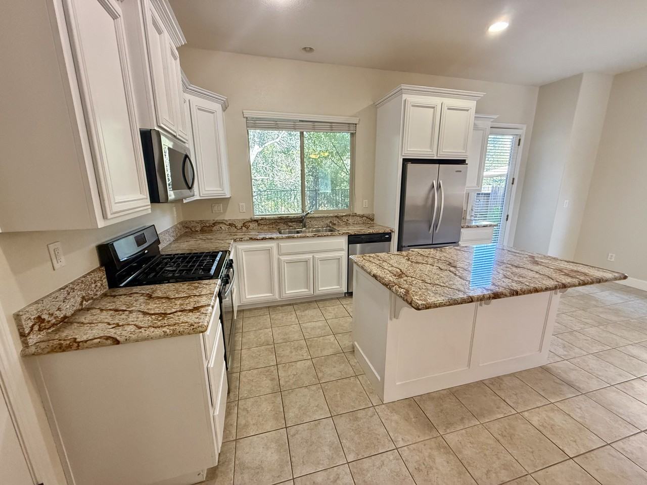 7271 Orchard Cir - Photo 3 of 20