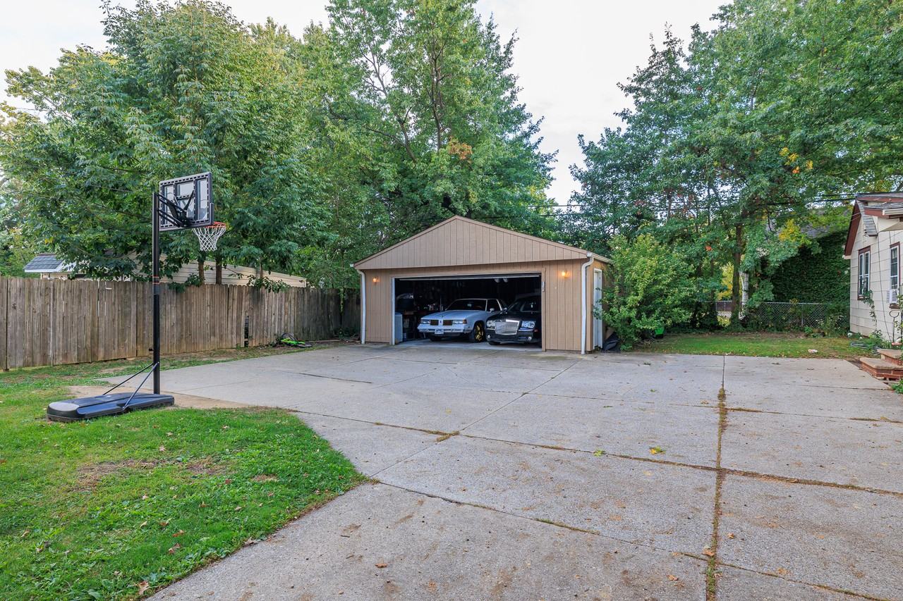 21250 Goller Ave - Photo 2 of 3