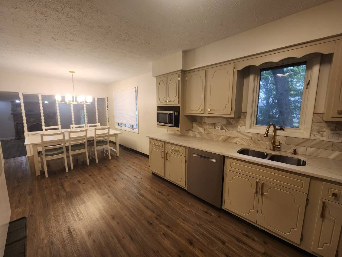 6741 Duneden Ave - Photo 5 of 22