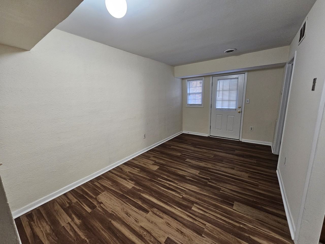 1019 Kent Ave - Photo 4 of 12