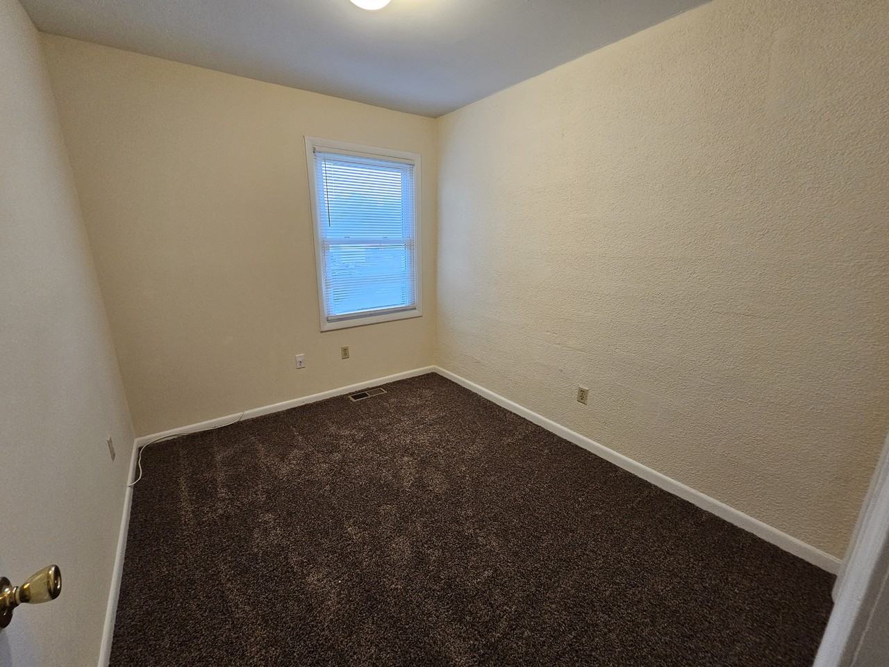 1019 Kent Ave - Photo 6 of 12