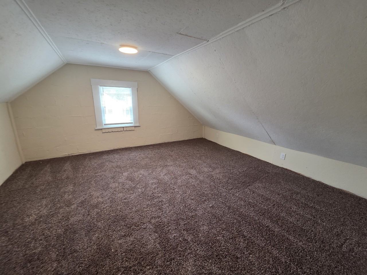 300 Princeton Ave - Photo 3 of 11