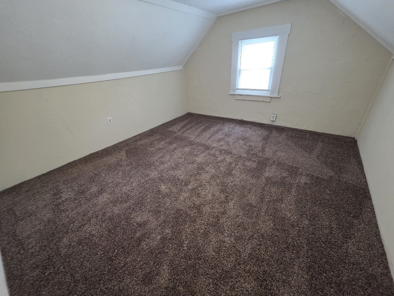 300 Princeton Ave - Photo 4 of 11