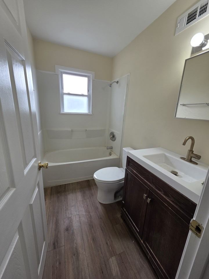 300 Princeton Ave - Photo 6 of 11