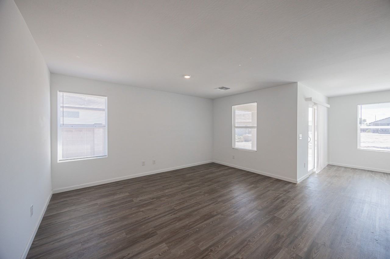 8693 W Valdez Dr - Photo 6 of 25