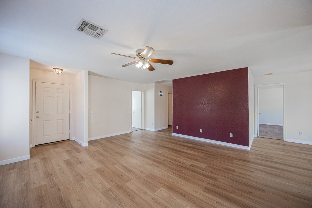 7220 W Hess Ave - Photo 5 of 25