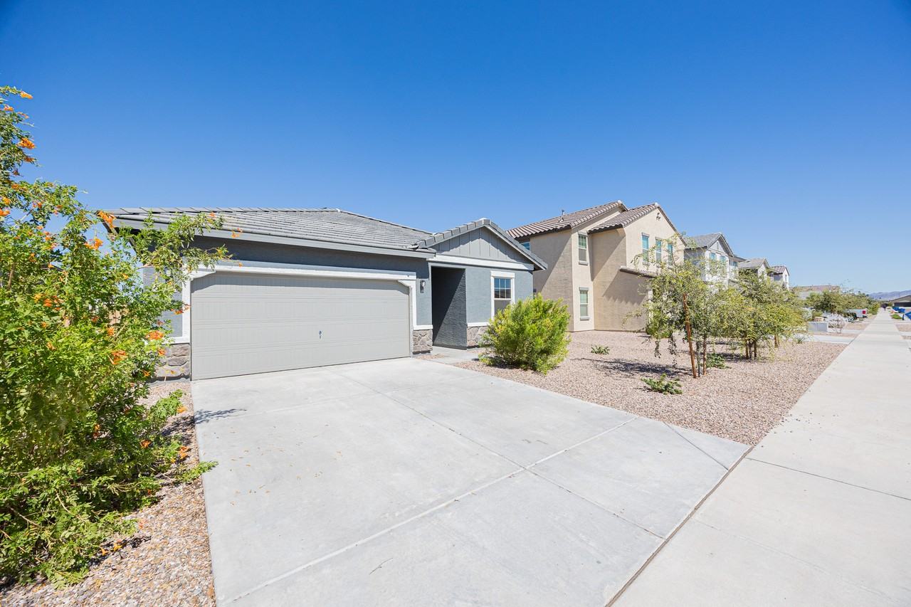 5832 W Willow Ridge Dr