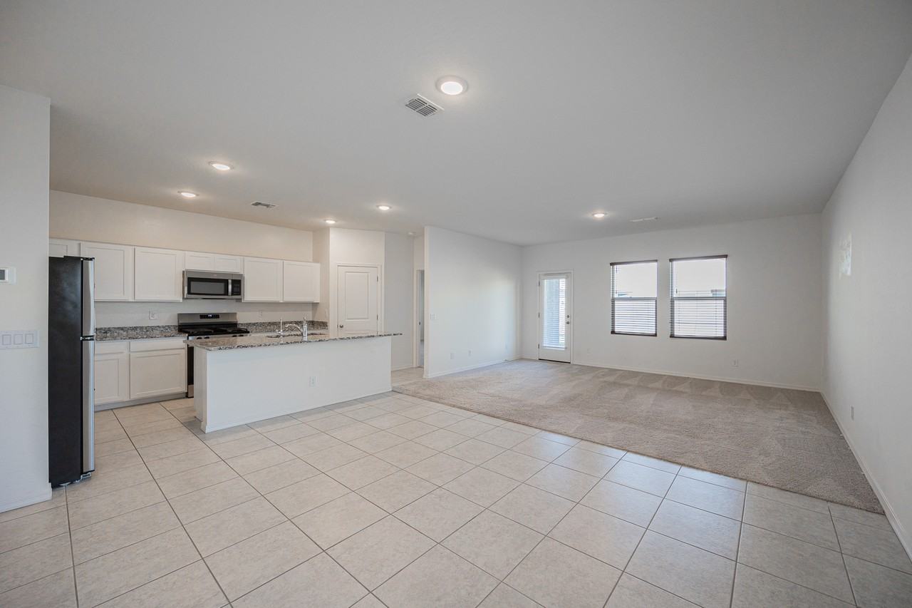 5832 W Willow Ridge Dr - Photo 4 of 31