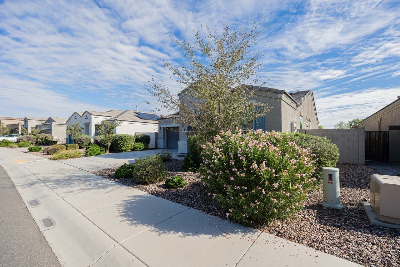 2315 N Camden Dr - Photo 3 of 29