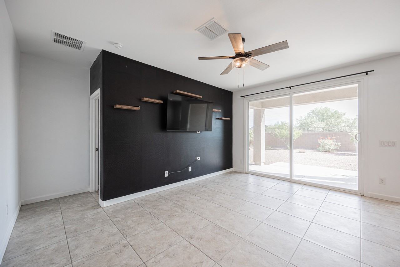 2315 N Camden Dr - Photo 4 of 29