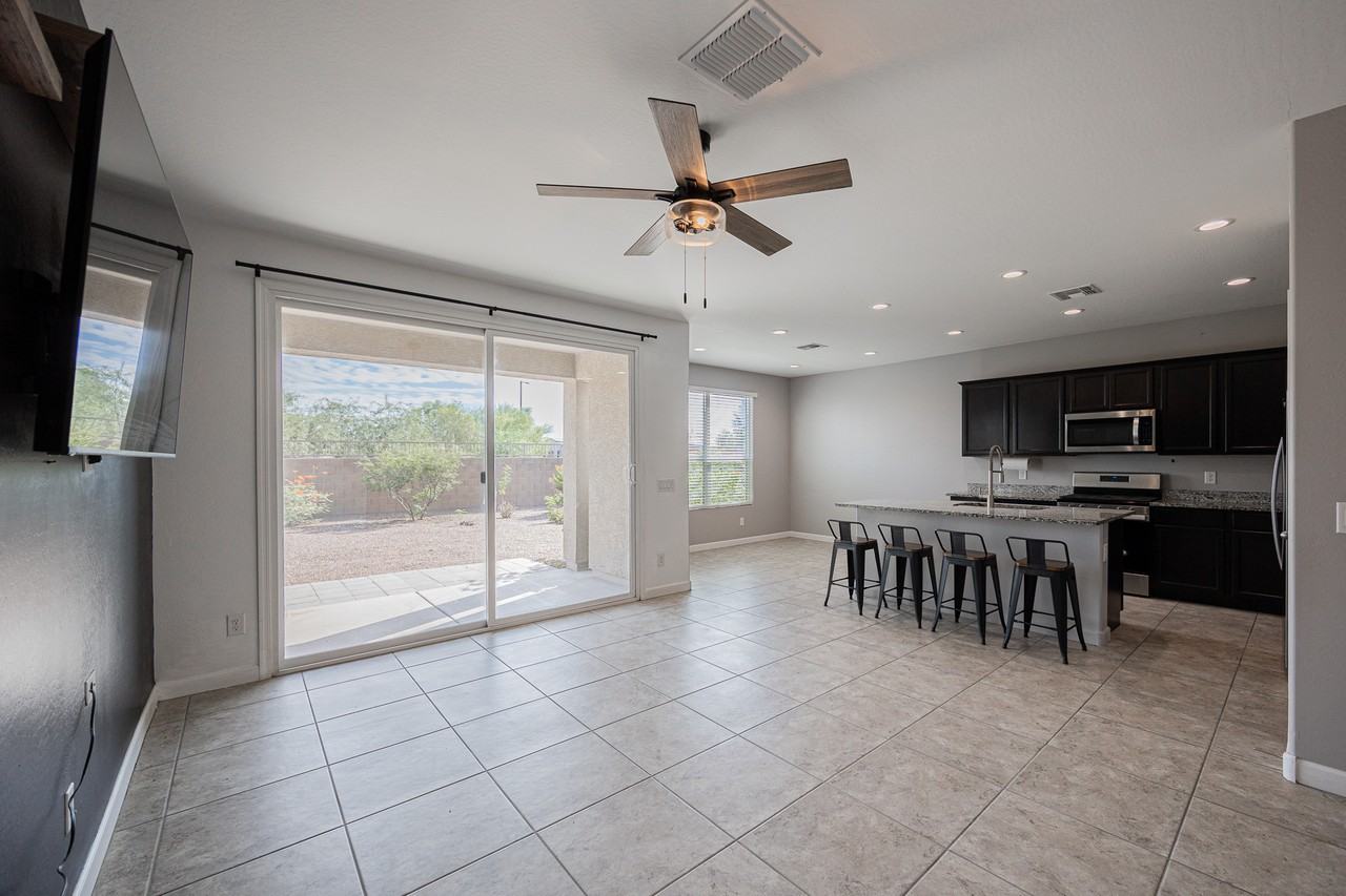 2315 N Camden Dr - Photo 5 of 29