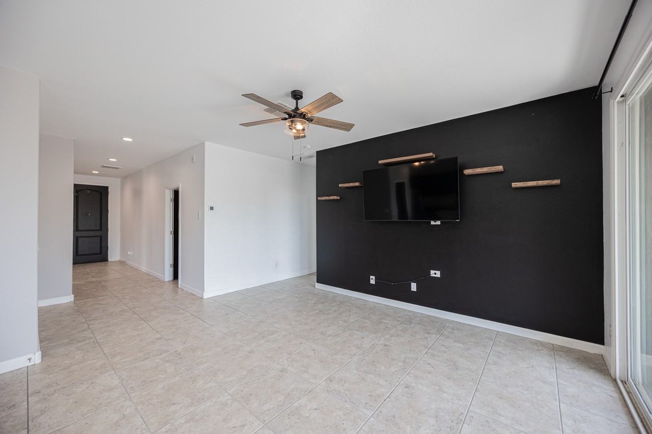 2315 N Camden Dr - Photo 6 of 29