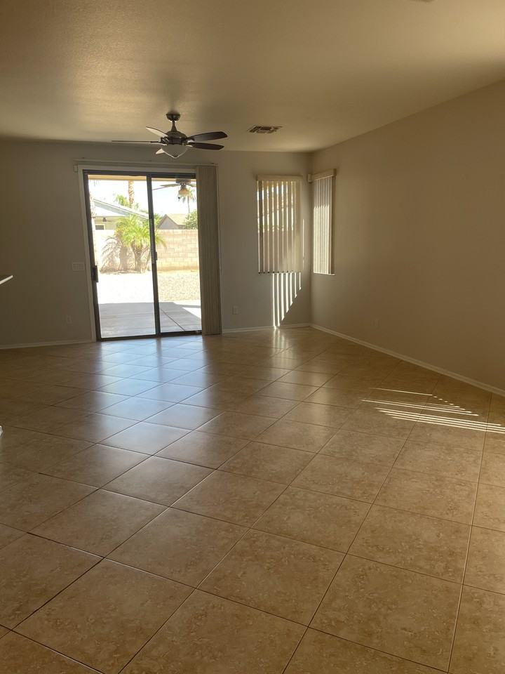 2114 E Cherry Hills Pl - Photo 6 of 40