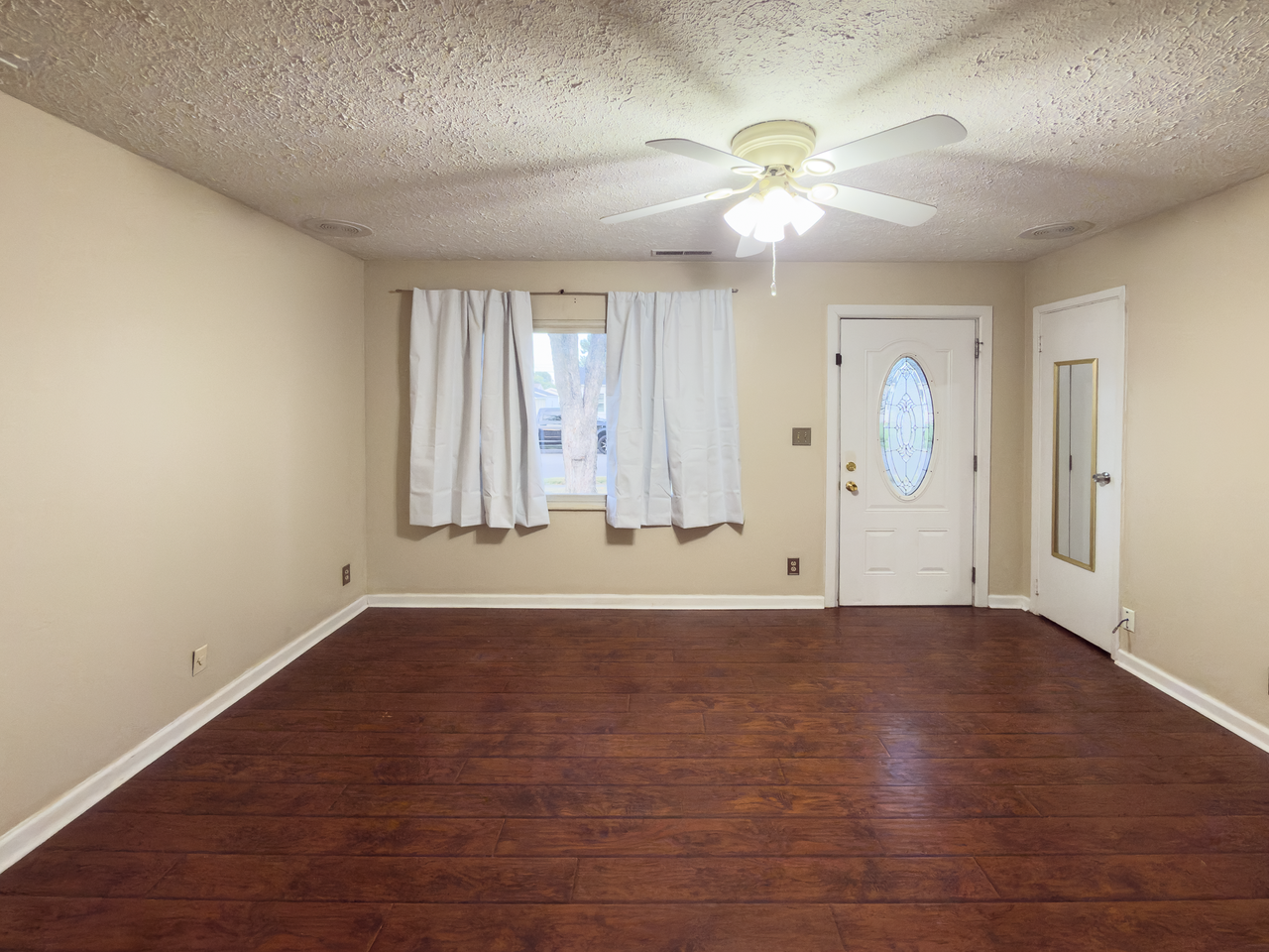 668 Greenbriar St #NA - Photo 2 of 15