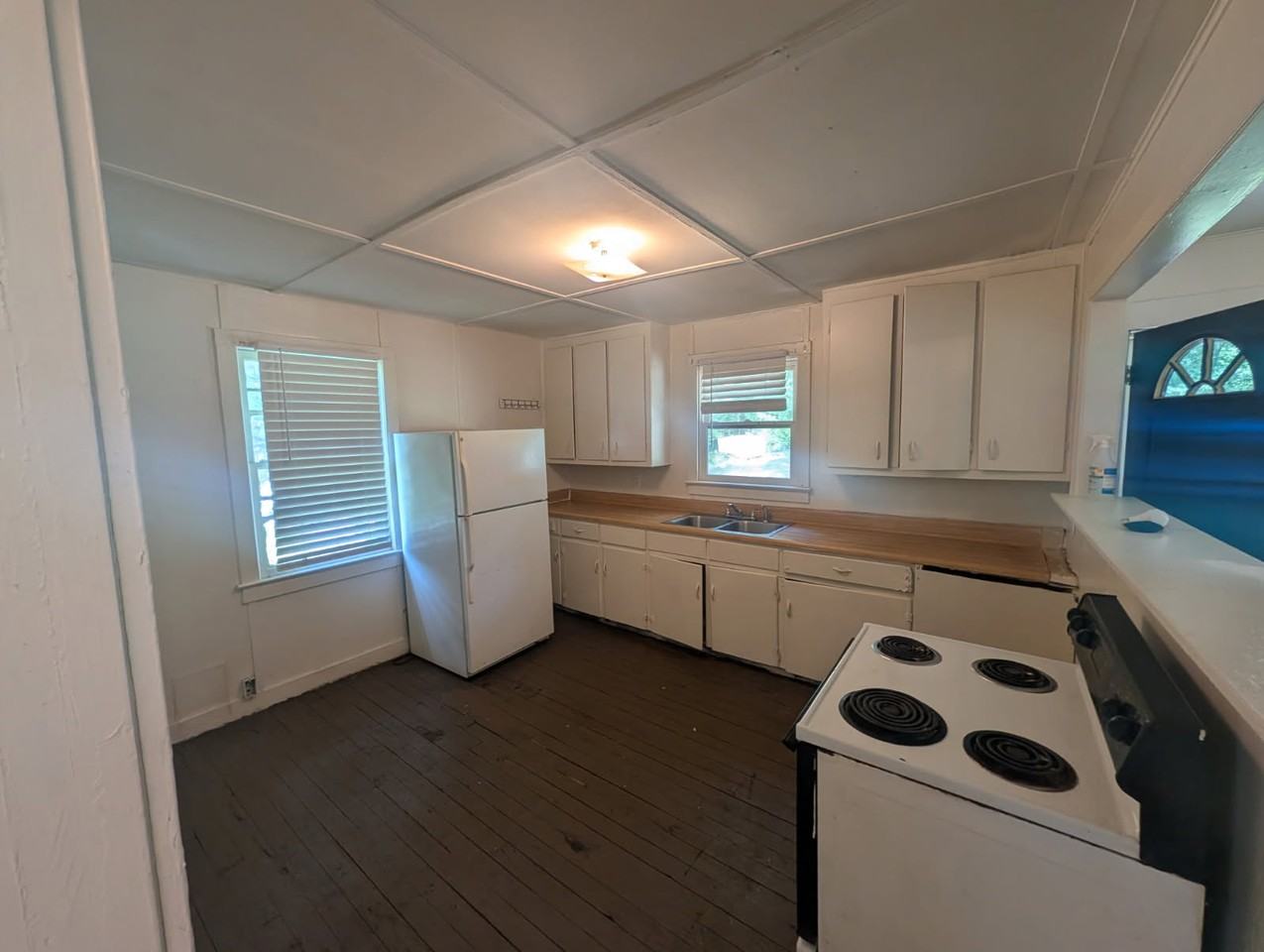 108 Wells St - Photo 2 of 7