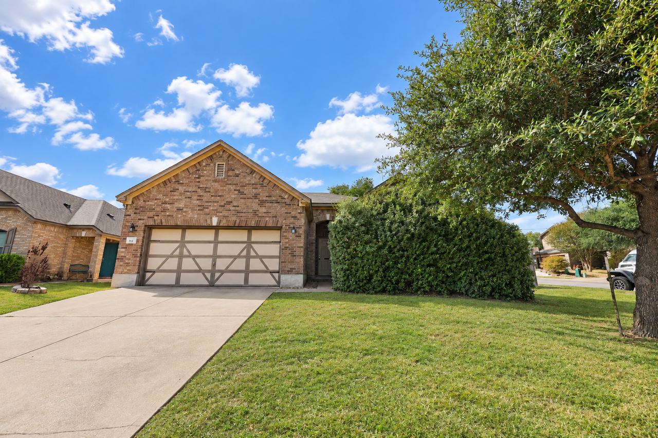 712 Tumbleweed Trl - Photo 2 of 23