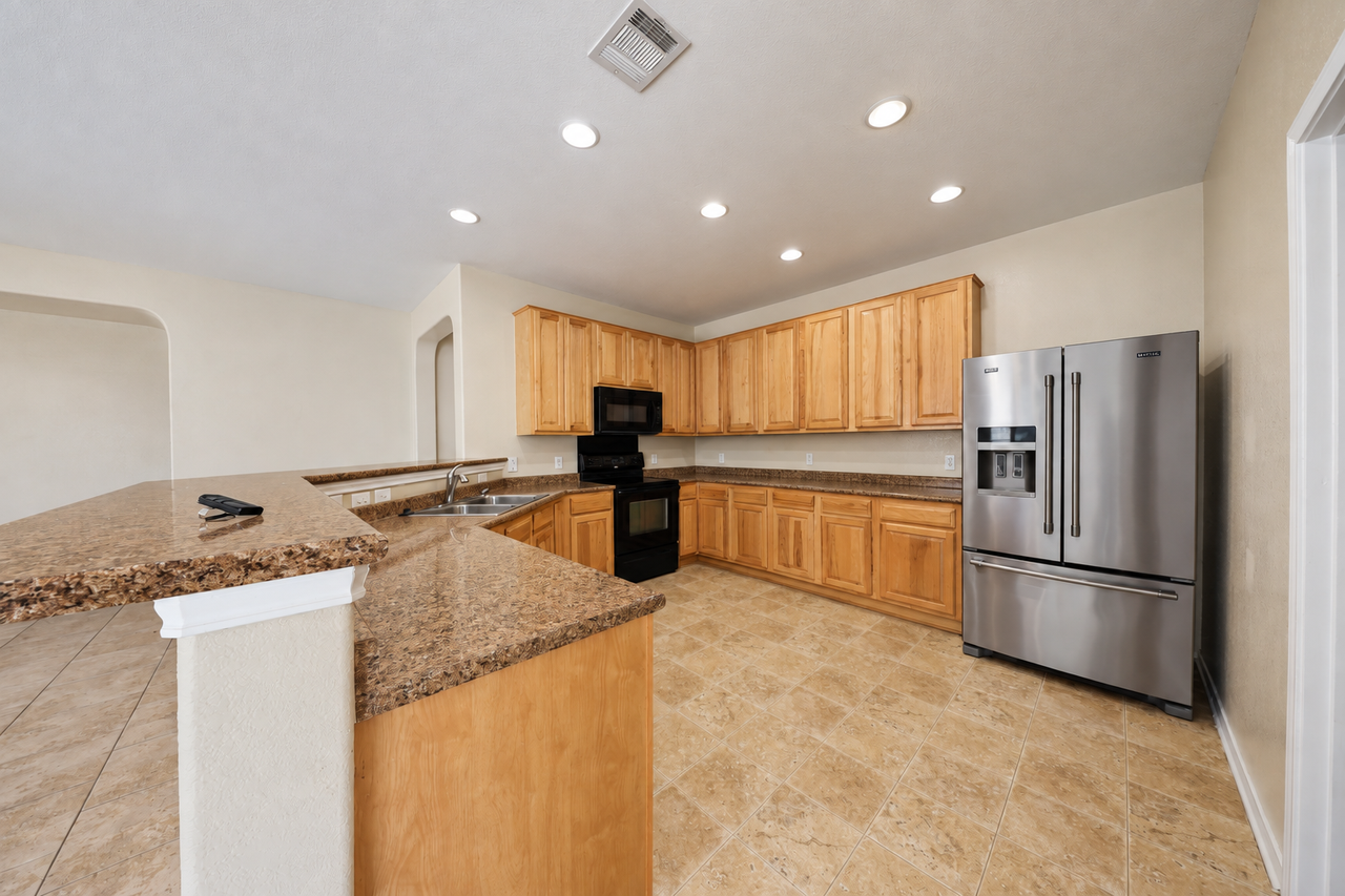 712 Tumbleweed Trl - Photo 4 of 23