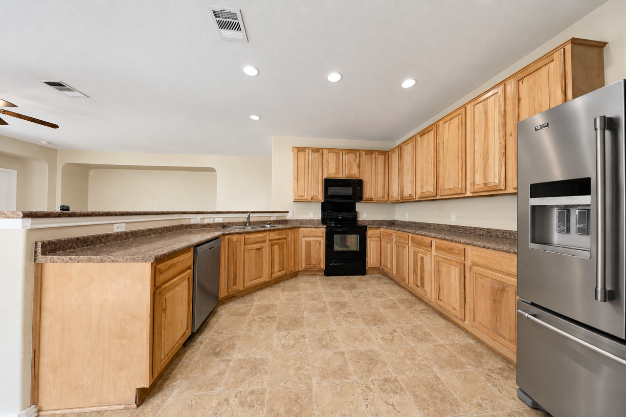 712 Tumbleweed Trl - Photo 5 of 23