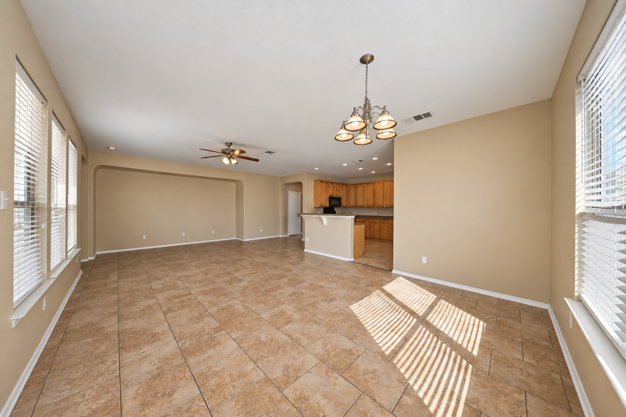 712 Tumbleweed Trl - Photo 7 of 23