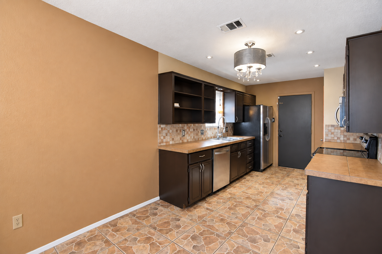 4403 Waterproof - Photo 4 of 22