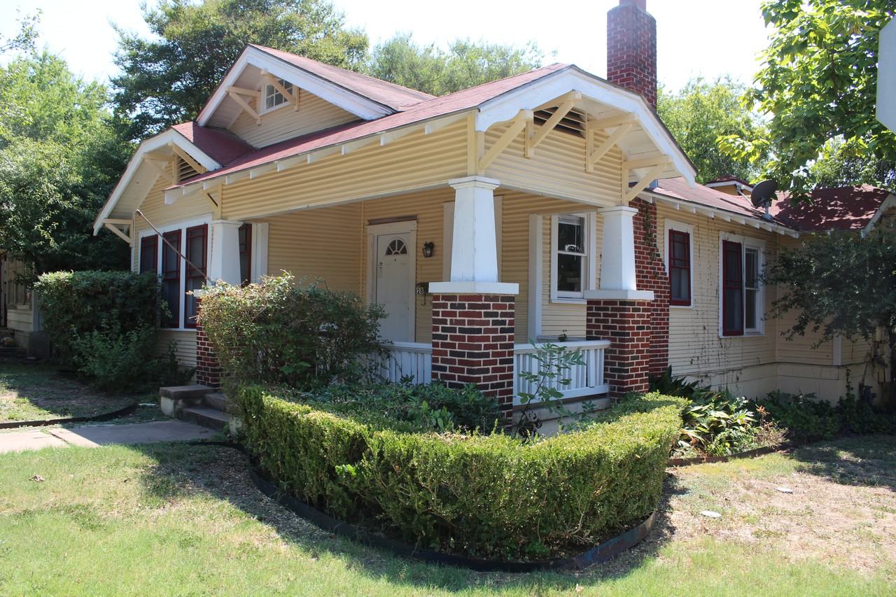 2826 Salado St - Photo 5 of 45