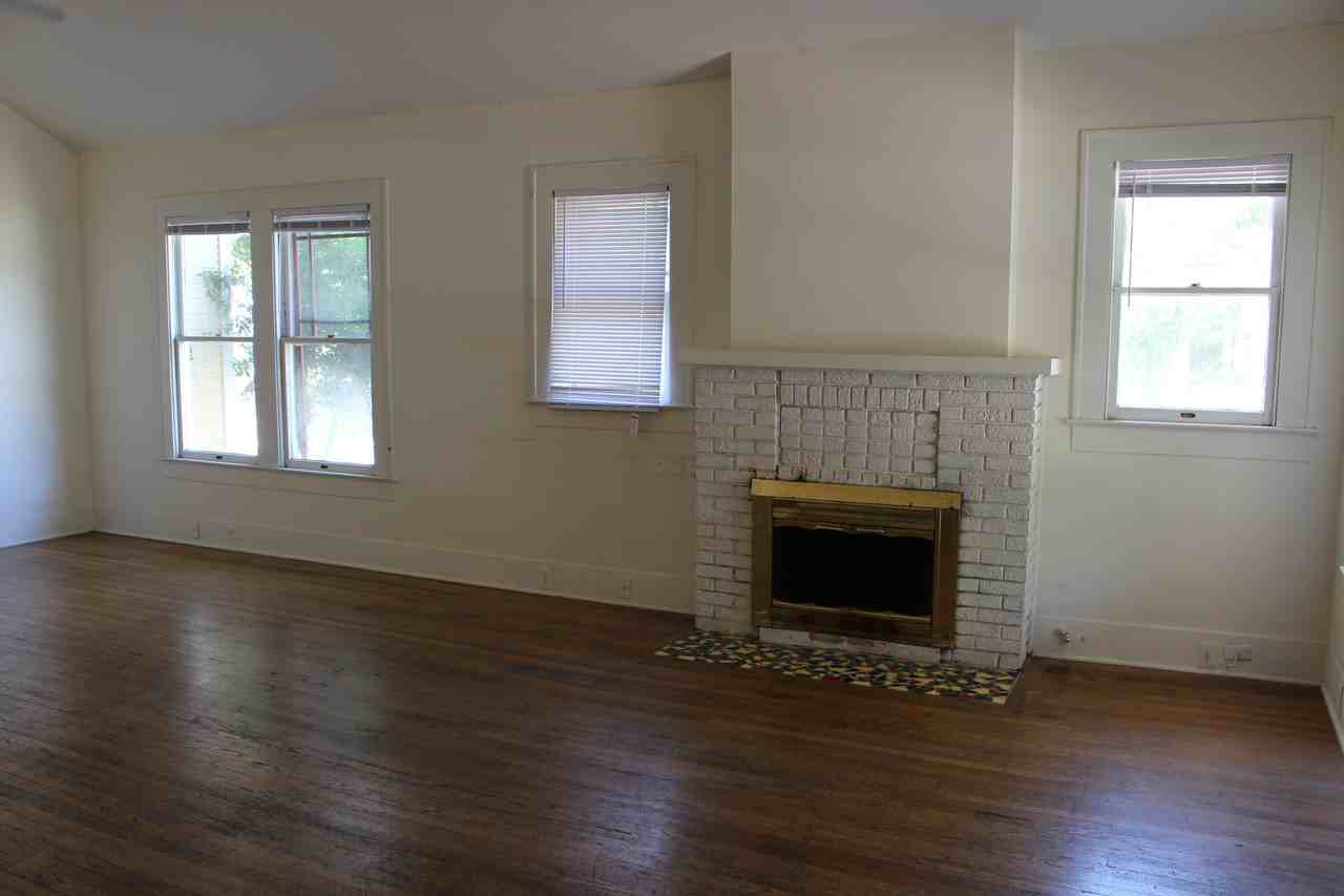2826 Salado St - Photo 7 of 45